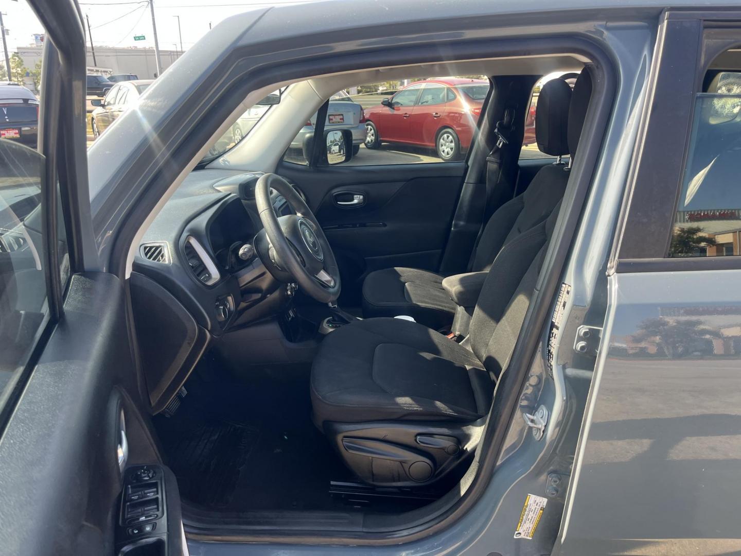 2017 Jeep Renegade Sport FWD (ZACCJAAB6HP) with an 2.4L L4 DOHC 16V engine, 6M transmission, located at 14700 Tomball Parkway 249, Houston, TX, 77086, (281) 444-2200, 29.928619, -95.504074 - Photo#8