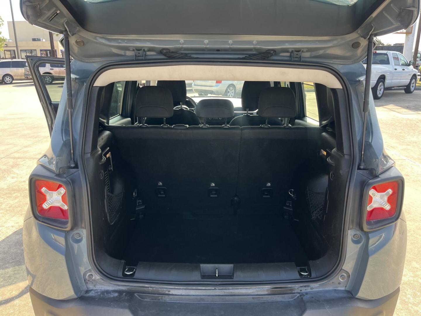 2017 Jeep Renegade Sport FWD (ZACCJAAB6HP) with an 2.4L L4 DOHC 16V engine, 6M transmission, located at 14700 Tomball Parkway 249, Houston, TX, 77086, (281) 444-2200, 29.928619, -95.504074 - Photo#13