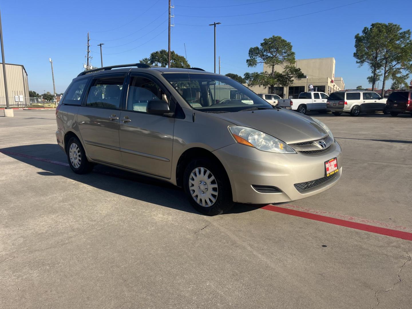 2007 GOLD Toyota Sienna CE FWD 7-Passenger Seating (5TDZK23C97S) with an 3.5L V6 EFI DOHC 24V engine, 5-Speed Automatic Overdrive transmission, located at 14700 Tomball Parkway 249, Houston, TX, 77086, (281) 444-2200, 29.928619, -95.504074 - Photo#0