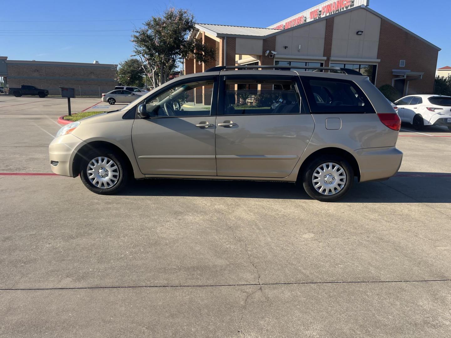 2007 GOLD Toyota Sienna CE FWD 7-Passenger Seating (5TDZK23C97S) with an 3.5L V6 EFI DOHC 24V engine, 5-Speed Automatic Overdrive transmission, located at 14700 Tomball Parkway 249, Houston, TX, 77086, (281) 444-2200, 29.928619, -95.504074 - Photo#3