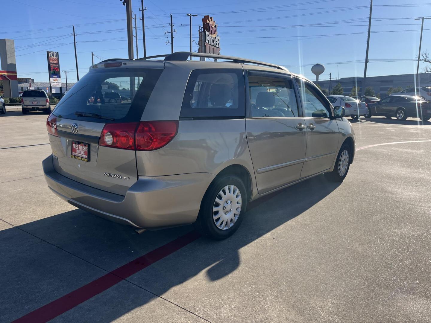 2007 GOLD Toyota Sienna CE FWD 7-Passenger Seating (5TDZK23C97S) with an 3.5L V6 EFI DOHC 24V engine, 5-Speed Automatic Overdrive transmission, located at 14700 Tomball Parkway 249, Houston, TX, 77086, (281) 444-2200, 29.928619, -95.504074 - Photo#5
