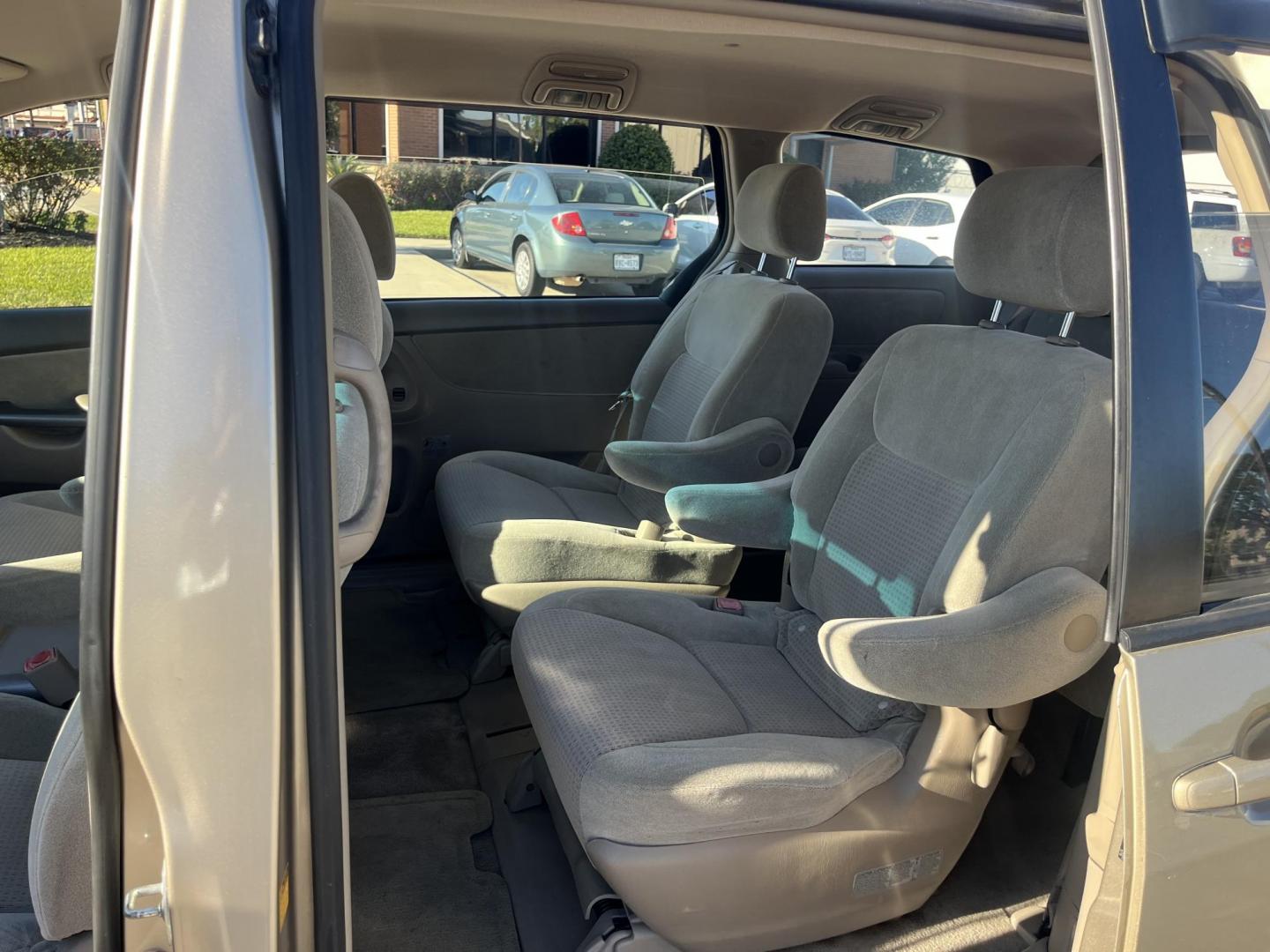 2007 GOLD Toyota Sienna CE FWD 7-Passenger Seating (5TDZK23C97S) with an 3.5L V6 EFI DOHC 24V engine, 5-Speed Automatic Overdrive transmission, located at 14700 Tomball Parkway 249, Houston, TX, 77086, (281) 444-2200, 29.928619, -95.504074 - Photo#8