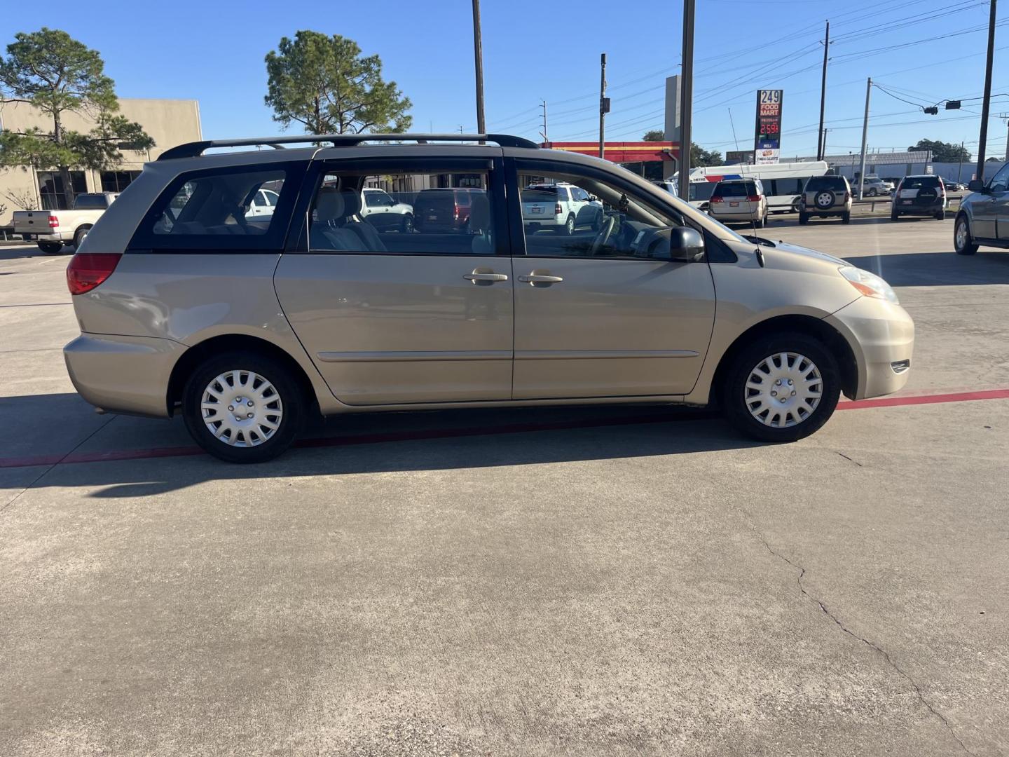 2007 GOLD Toyota Sienna CE FWD 7-Passenger Seating (5TDZK23C97S) with an 3.5L V6 EFI DOHC 24V engine, 5-Speed Automatic Overdrive transmission, located at 14700 Tomball Parkway 249, Houston, TX, 77086, (281) 444-2200, 29.928619, -95.504074 - Photo#6