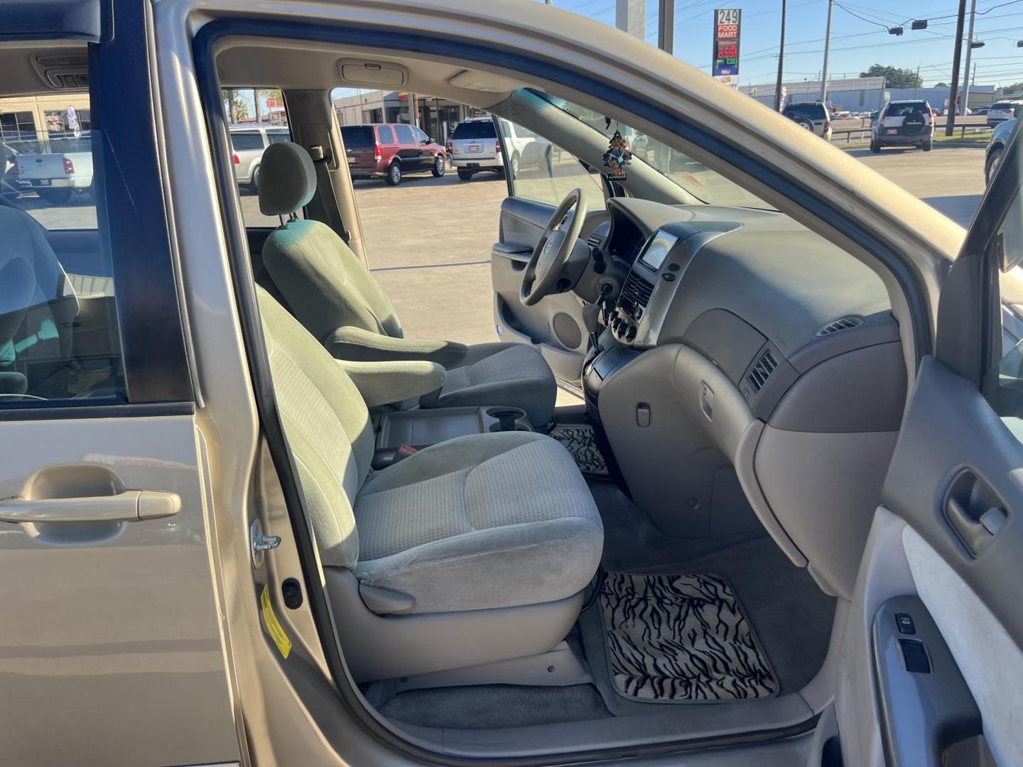 2007 GOLD Toyota Sienna CE FWD 7-Passenger Seating (5TDZK23C97S) with an 3.5L V6 EFI DOHC 24V engine, 5-Speed Automatic Overdrive transmission, located at 14700 Tomball Parkway 249, Houston, TX, 77086, (281) 444-2200, 29.928619, -95.504074 - Photo#11