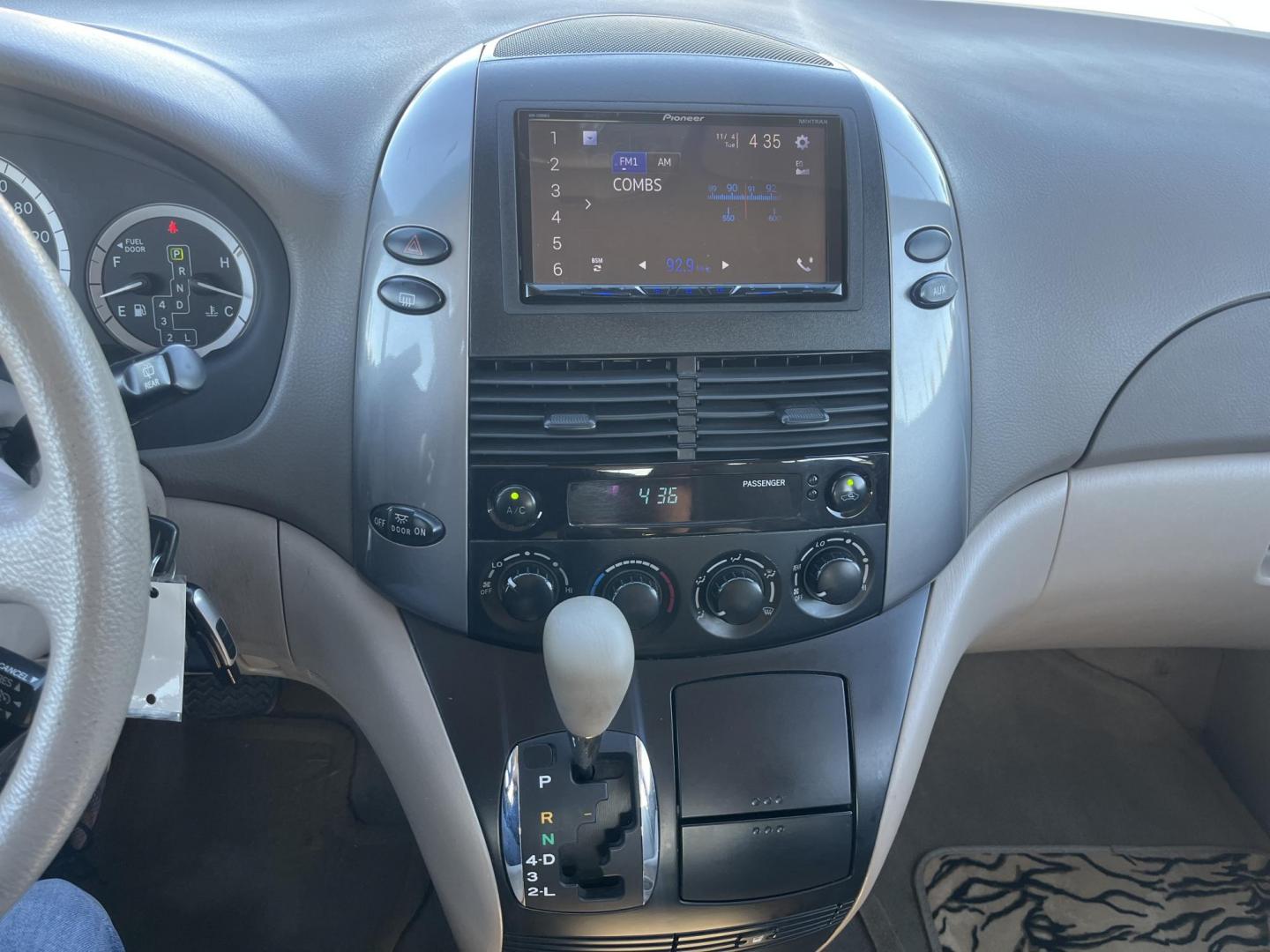 2007 GOLD Toyota Sienna CE FWD 7-Passenger Seating (5TDZK23C97S) with an 3.5L V6 EFI DOHC 24V engine, 5-Speed Automatic Overdrive transmission, located at 14700 Tomball Parkway 249, Houston, TX, 77086, (281) 444-2200, 29.928619, -95.504074 - Photo#14