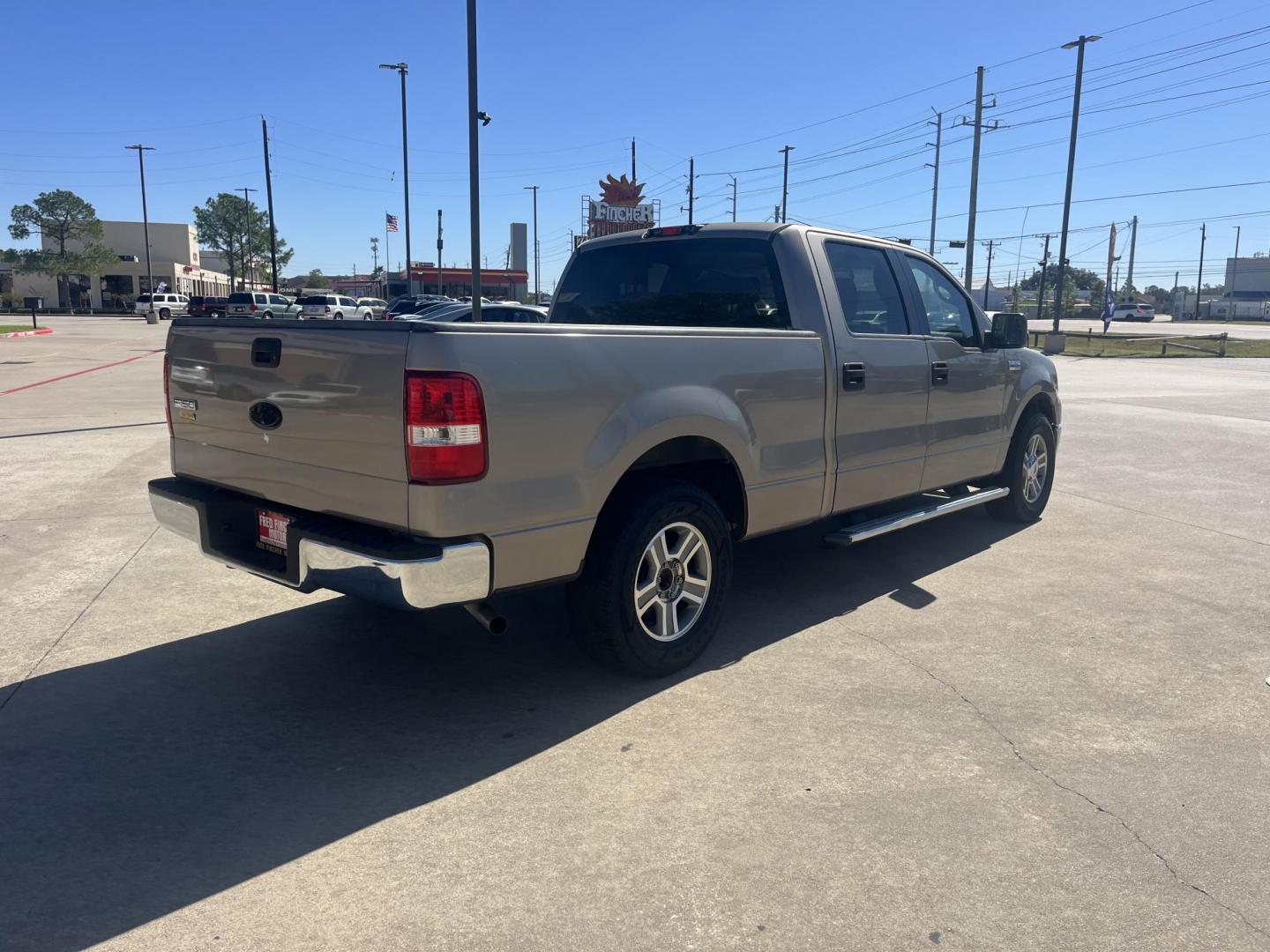 2006 GOLD Ford F-150 Lariat SuperCrew 2WD (1FTRW12W16F) with an 4.6L V8 SOHC 16V engine, 4-Speed Automatic Overdrive transmission, located at 14700 Tomball Parkway 249, Houston, TX, 77086, (281) 444-2200, 29.928619, -95.504074 - Photo#6