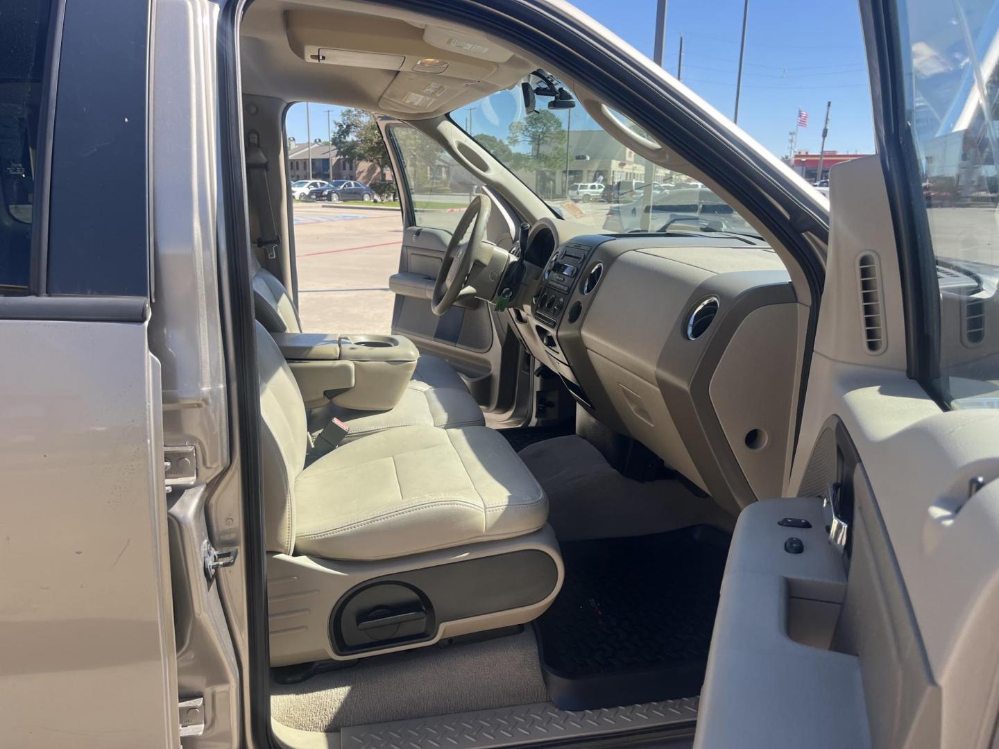 2006 GOLD Ford F-150 Lariat SuperCrew 2WD (1FTRW12W16F) with an 4.6L V8 SOHC 16V engine, 4-Speed Automatic Overdrive transmission, located at 14700 Tomball Parkway 249, Houston, TX, 77086, (281) 444-2200, 29.928619, -95.504074 - Photo#11