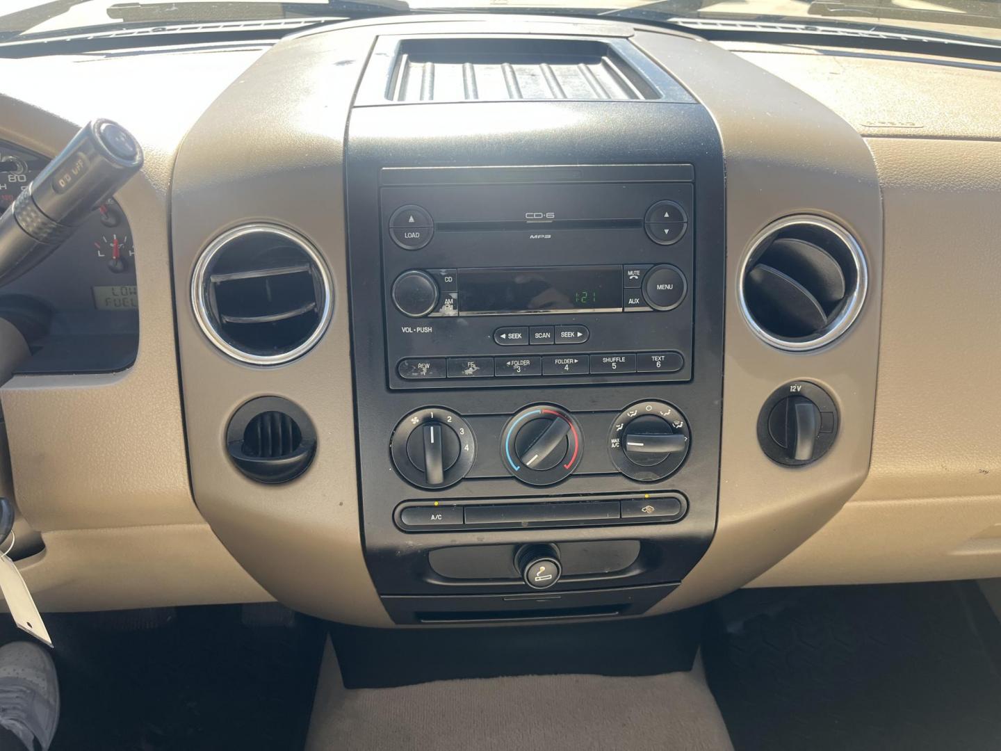 2006 GOLD Ford F-150 Lariat SuperCrew 2WD (1FTRW12W16F) with an 4.6L V8 SOHC 16V engine, 4-Speed Automatic Overdrive transmission, located at 14700 Tomball Parkway 249, Houston, TX, 77086, (281) 444-2200, 29.928619, -95.504074 - Photo#13