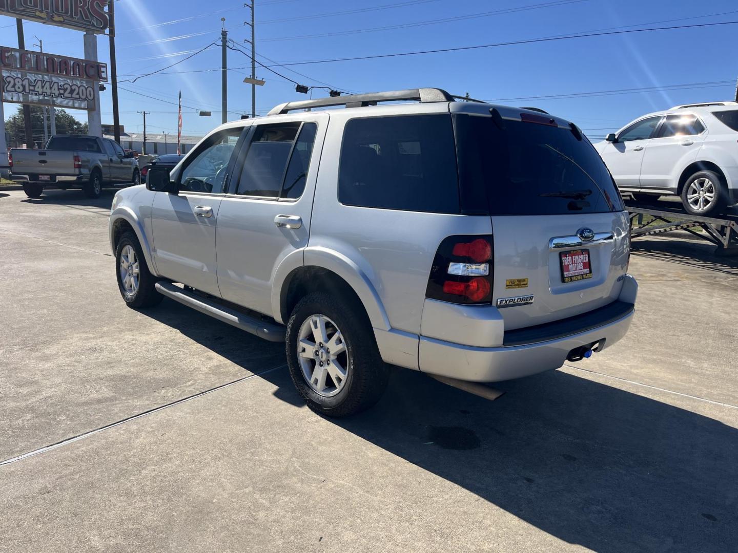 2010 Ford Explorer XLT 4.0L 4WD (1FMEU7DE1AU) with an 4.0L V6 SOHC 16V engine, 5-Speed Automatic transmission, located at 14700 Tomball Parkway 249, Houston, TX, 77086, (281) 444-2200, 29.928619, -95.504074 - Photo#3