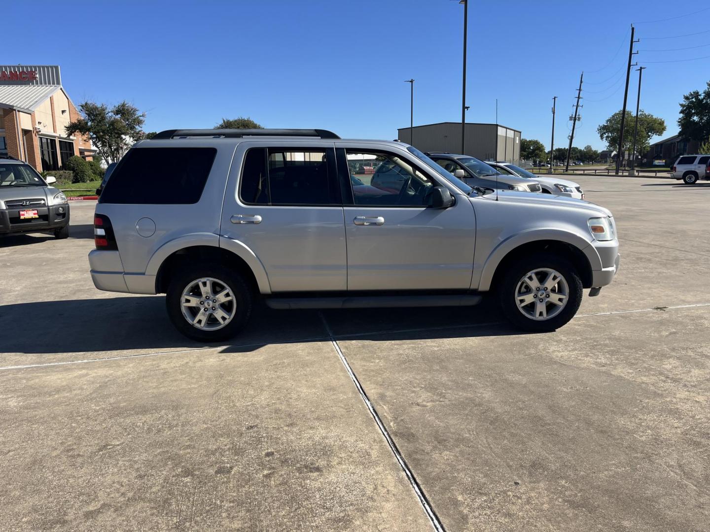 2010 Ford Explorer XLT 4.0L 4WD (1FMEU7DE1AU) with an 4.0L V6 SOHC 16V engine, 5-Speed Automatic transmission, located at 14700 Tomball Parkway 249, Houston, TX, 77086, (281) 444-2200, 29.928619, -95.504074 - Photo#6