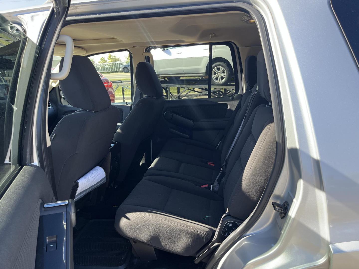 2010 Ford Explorer XLT 4.0L 4WD (1FMEU7DE1AU) with an 4.0L V6 SOHC 16V engine, 5-Speed Automatic transmission, located at 14700 Tomball Parkway 249, Houston, TX, 77086, (281) 444-2200, 29.928619, -95.504074 - Photo#8