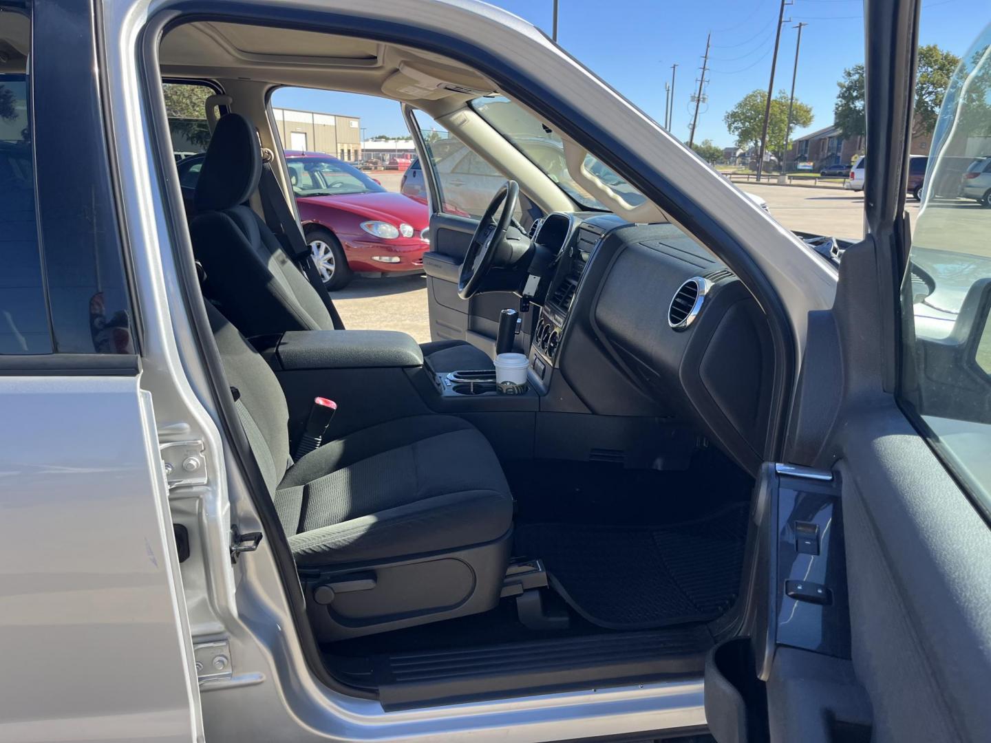 2010 Ford Explorer XLT 4.0L 4WD (1FMEU7DE1AU) with an 4.0L V6 SOHC 16V engine, 5-Speed Automatic transmission, located at 14700 Tomball Parkway 249, Houston, TX, 77086, (281) 444-2200, 29.928619, -95.504074 - Photo#10