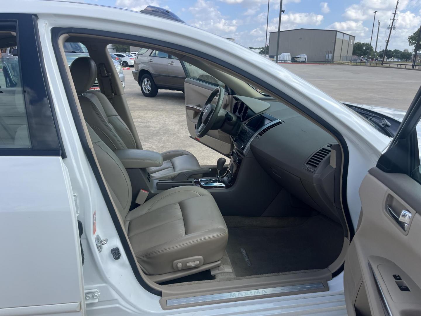 2008 Nissan Maxima SE (1N4BA41EX8C) with an 3.5L V6 DOHC 24V engine, located at 14700 Tomball Parkway 249, Houston, TX, 77086, (281) 444-2200, 29.928619, -95.504074 - Photo#11