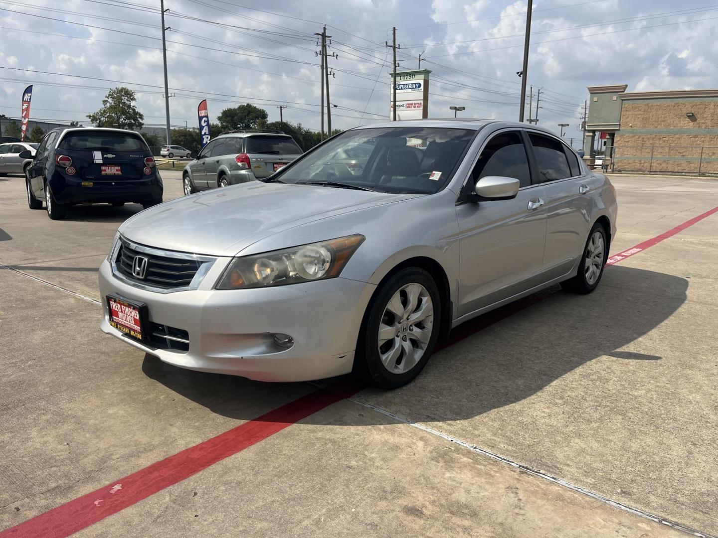 2009 silver Honda Accord EX-L V-6 Sedan AT (1HGCP36809A) with an 3.5L V6 SOHC 24V engine, 5-Speed Automatic transmission, located at 14700 Tomball Parkway 249, Houston, TX, 77086, (281) 444-2200, 29.928619, -95.504074 - Photo#2
