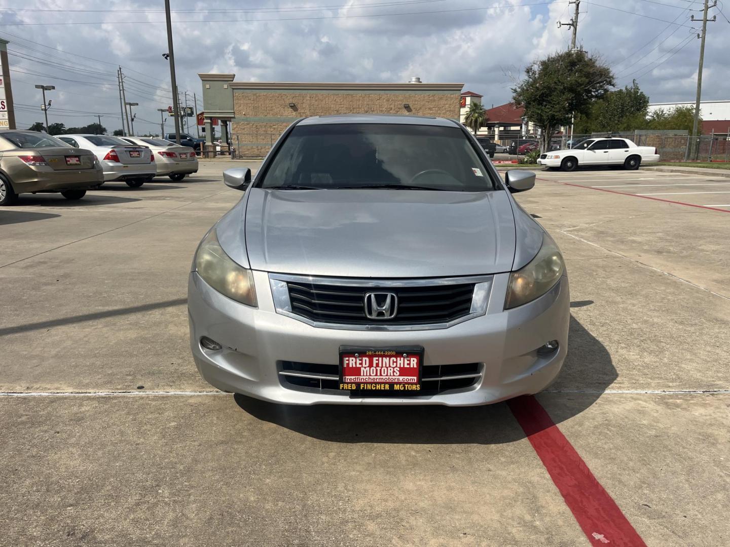 2009 silver Honda Accord EX-L V-6 Sedan AT (1HGCP36809A) with an 3.5L V6 SOHC 24V engine, 5-Speed Automatic transmission, located at 14700 Tomball Parkway 249, Houston, TX, 77086, (281) 444-2200, 29.928619, -95.504074 - Photo#1