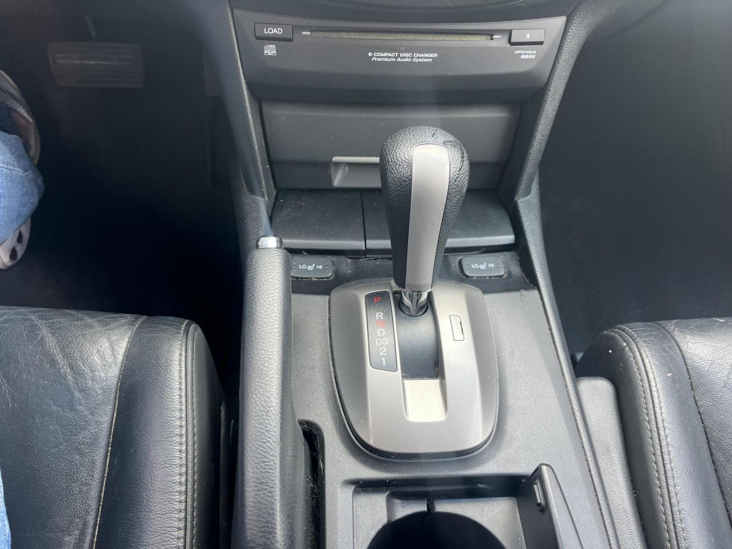 2009 silver Honda Accord EX-L V-6 Sedan AT (1HGCP36809A) with an 3.5L V6 SOHC 24V engine, 5-Speed Automatic transmission, located at 14700 Tomball Parkway 249, Houston, TX, 77086, (281) 444-2200, 29.928619, -95.504074 - Photo#13