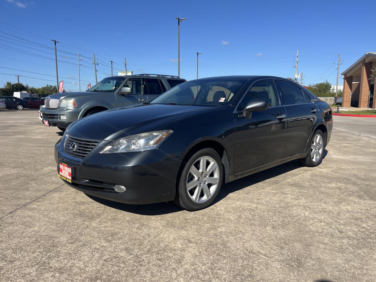 2008 Lexus ES 350 Sedan (JTHBJ46G582) with an 3.5L V6 DOHC 24V engine, 6-Speed Automatic Overdrive transmission, located at 14700 Tomball Parkway 249, Houston, TX, 77086, (281) 444-2200, 29.928619, -95.504074 - Photo#2
