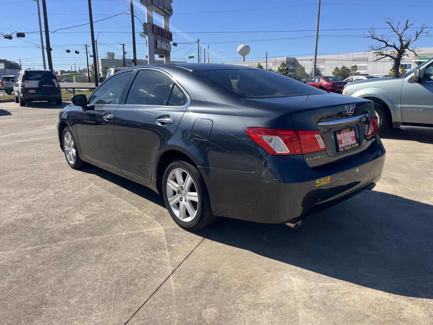 2008 Lexus ES 350 Sedan (JTHBJ46G582) with an 3.5L V6 DOHC 24V engine, 6-Speed Automatic Overdrive transmission, located at 14700 Tomball Parkway 249, Houston, TX, 77086, (281) 444-2200, 29.928619, -95.504074 - Photo#4