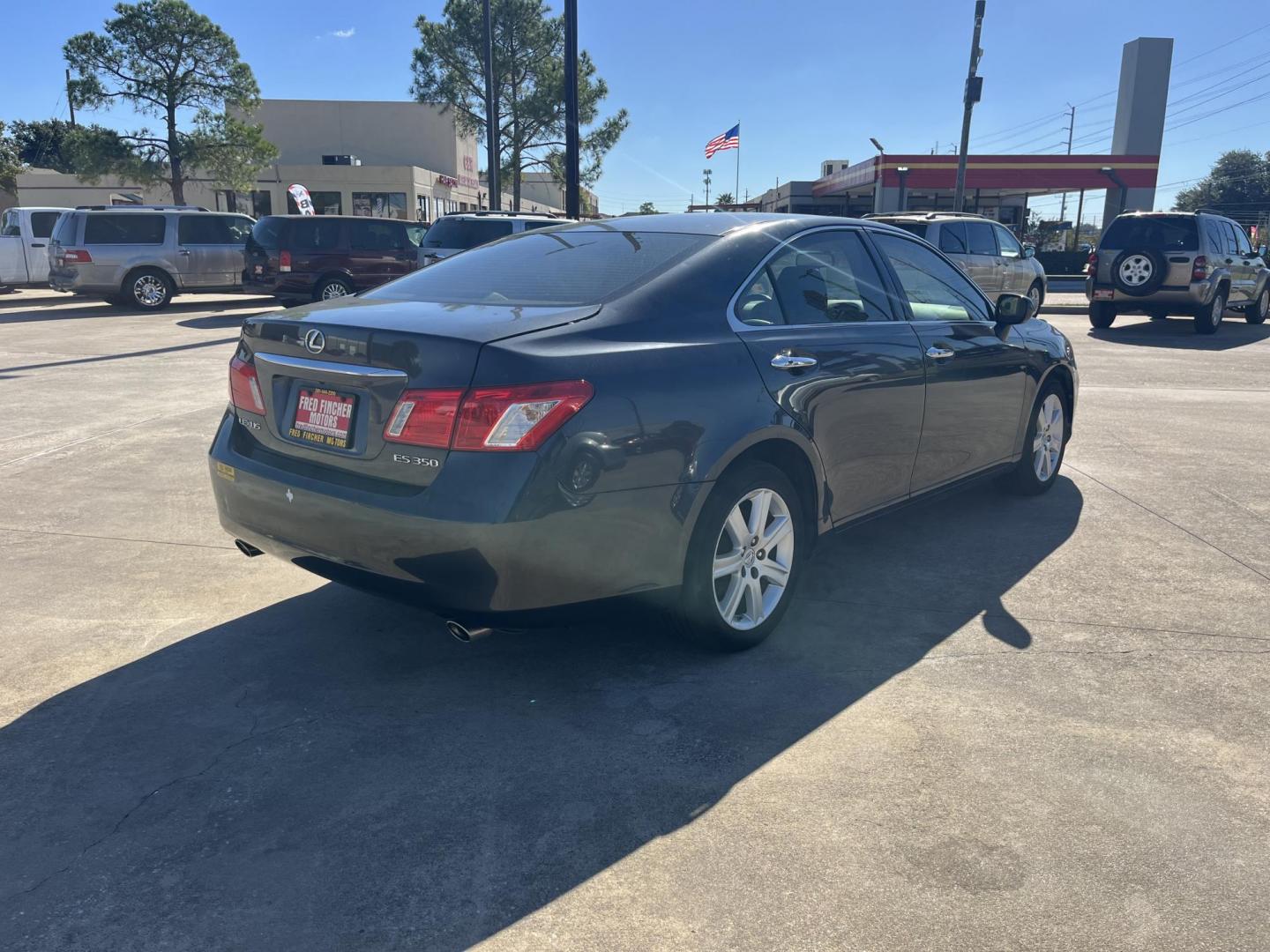2008 Lexus ES 350 Sedan (JTHBJ46G582) with an 3.5L V6 DOHC 24V engine, 6-Speed Automatic Overdrive transmission, located at 14700 Tomball Parkway 249, Houston, TX, 77086, (281) 444-2200, 29.928619, -95.504074 - Photo#6