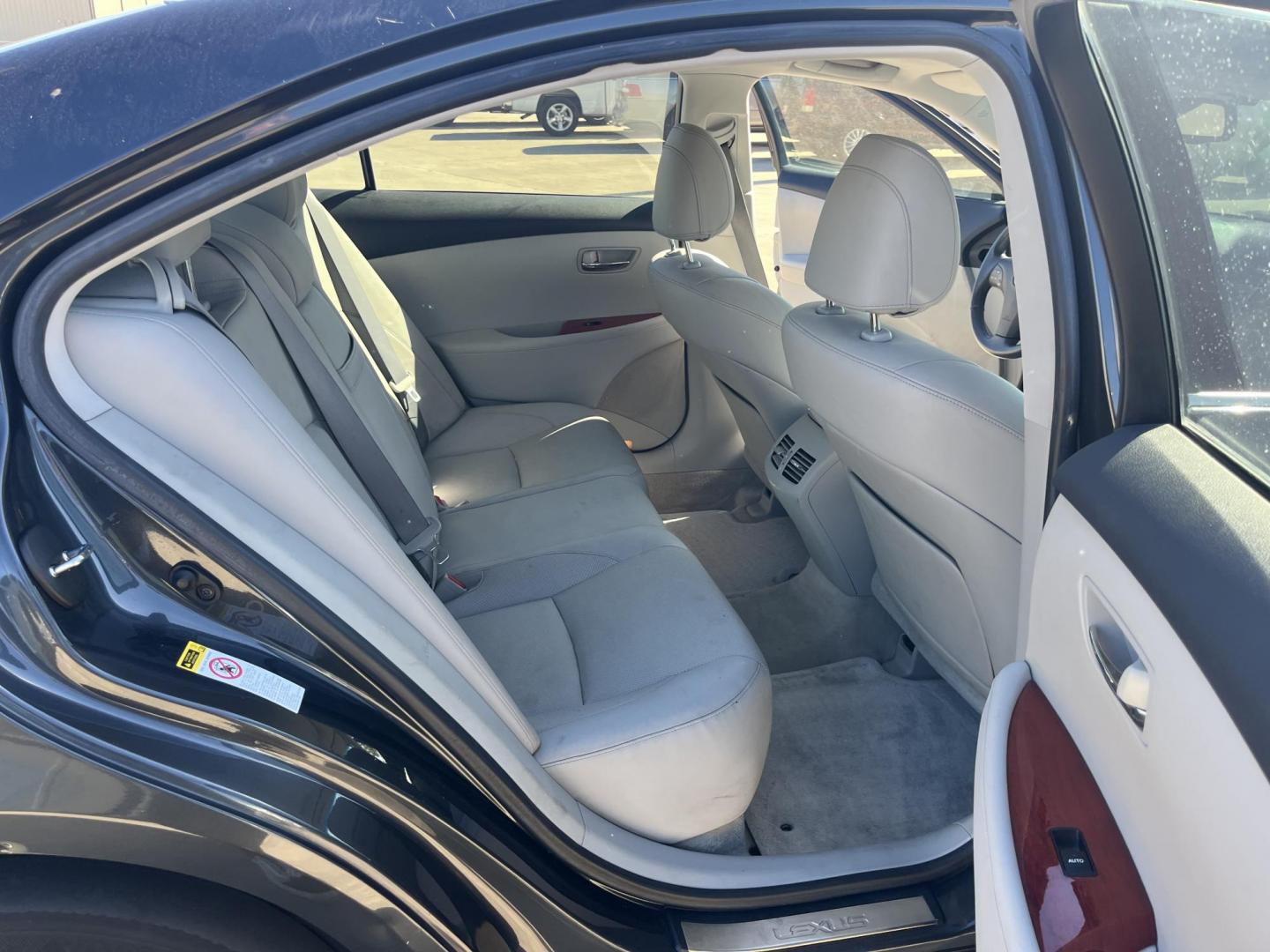 2008 Lexus ES 350 Sedan (JTHBJ46G582) with an 3.5L V6 DOHC 24V engine, 6-Speed Automatic Overdrive transmission, located at 14700 Tomball Parkway 249, Houston, TX, 77086, (281) 444-2200, 29.928619, -95.504074 - Photo#12