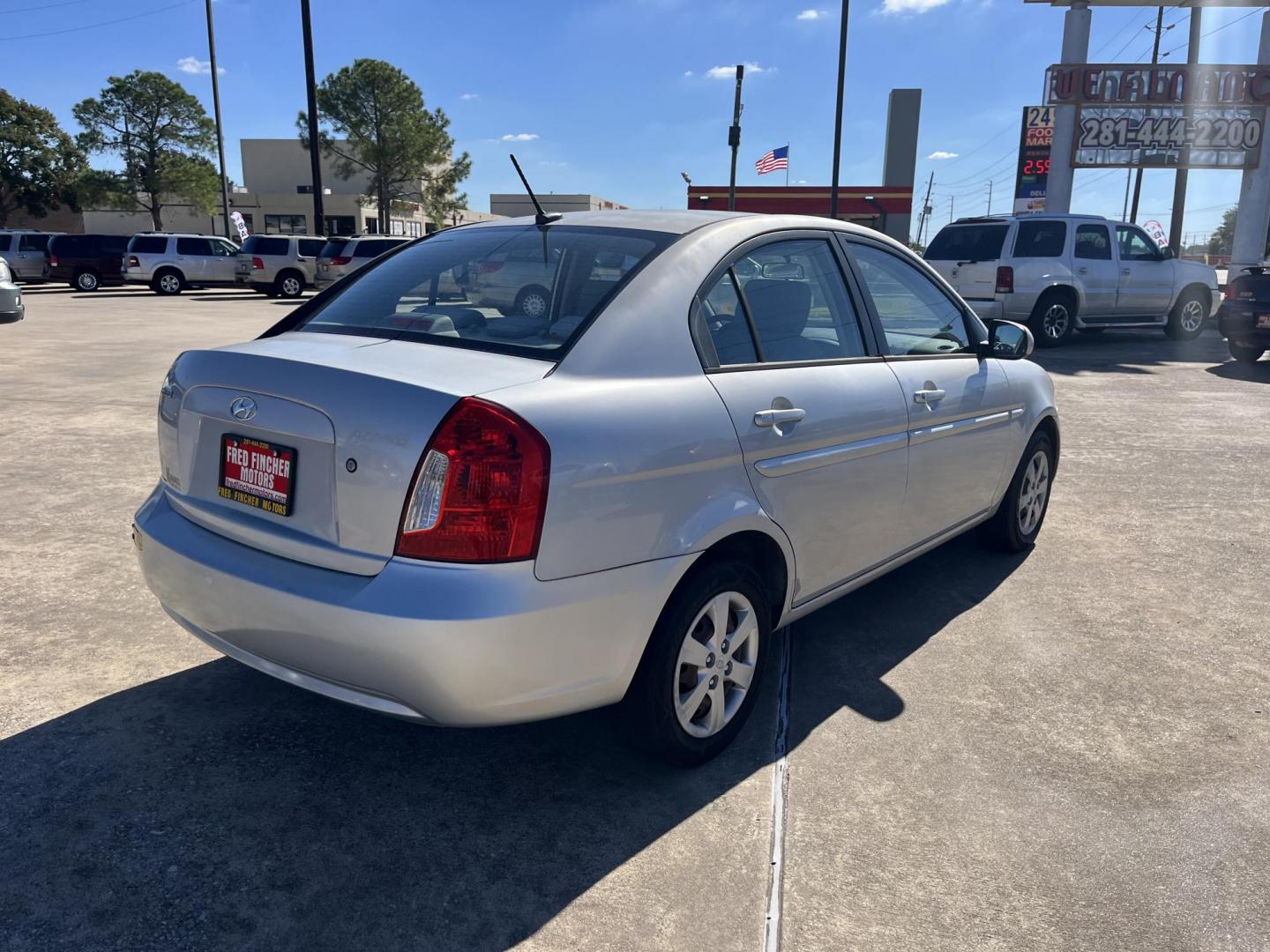 2011 Hyundai Accent GLS 4-Door (KMHCN4AC3BU) with an 1.6L L4 DOHC 16V engine, located at 14700 Tomball Parkway 249, Houston, TX, 77086, (281) 444-2200, 29.928619, -95.504074 - Photo#5