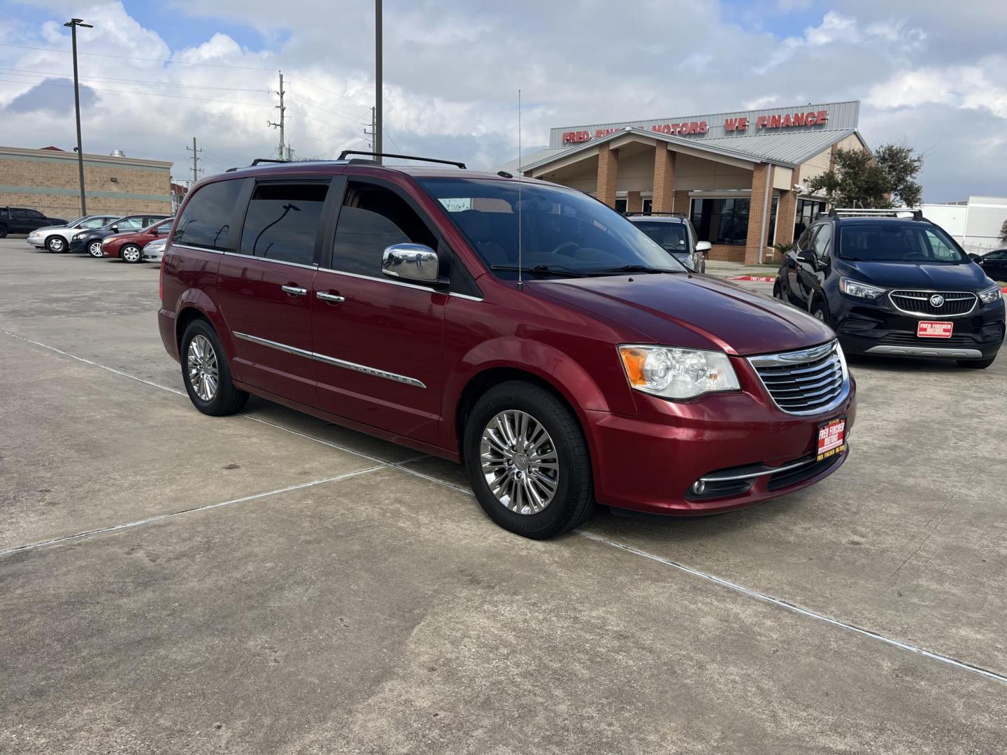 2011 Chrysler Town & Country Limited's photo
