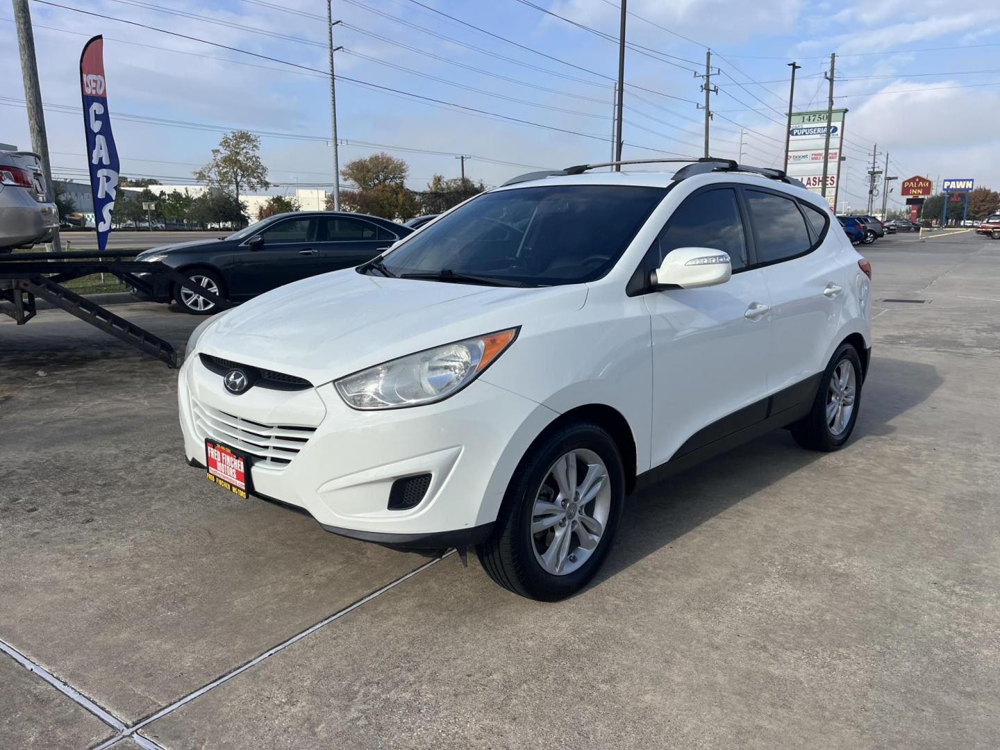 2012 white Hyundai Tucson Limited 2WD (KM8JU3ACXCU) with an 2.4L L4 DOHC 16V engine, 6-Speed Automatic transmission, located at 14700 Tomball Parkway 249, Houston, TX, 77086, (281) 444-2200, 29.928619, -95.504074 - Photo#2