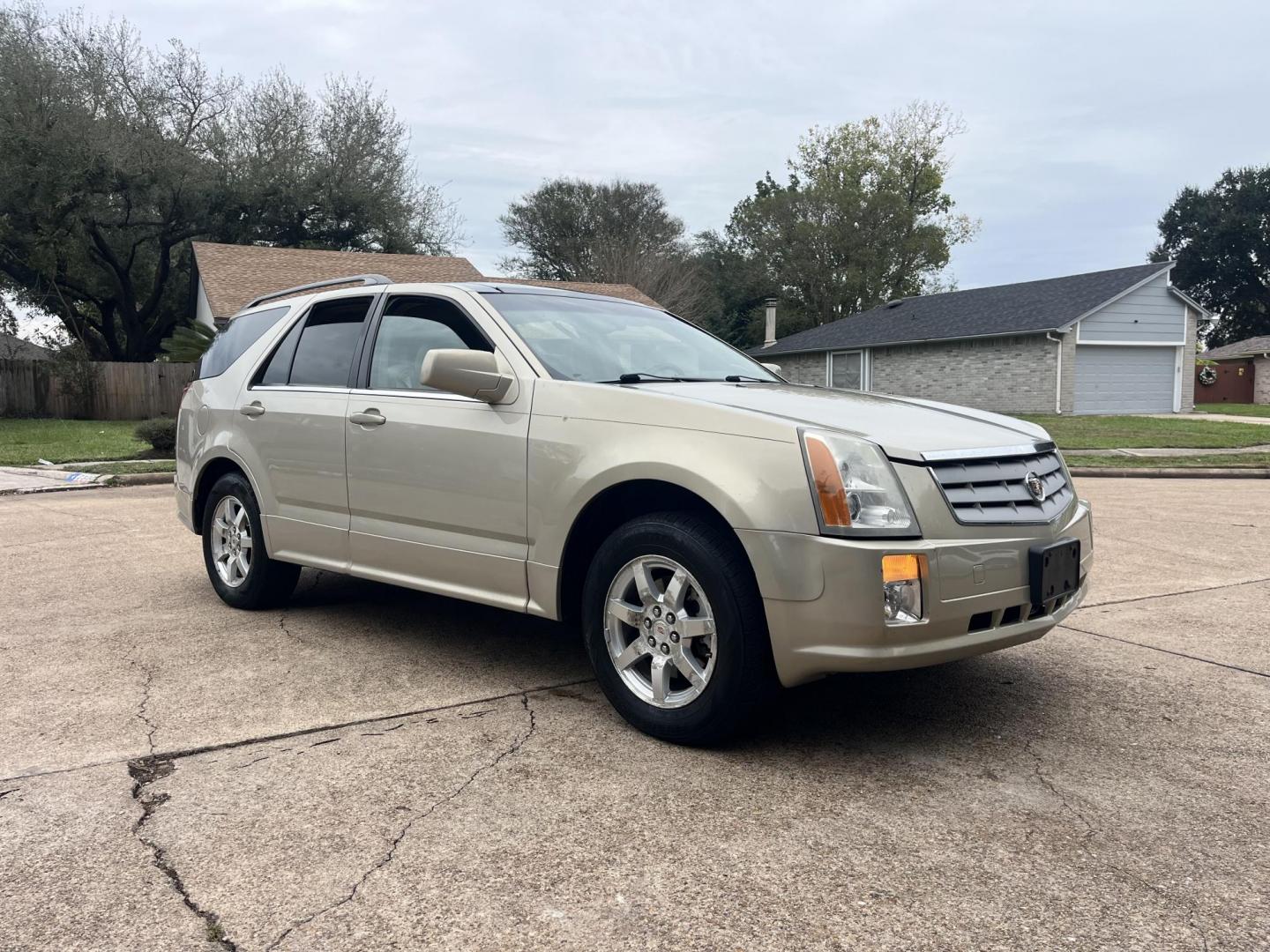 2008 GOLD Cadillac SRX V6 (1GYEE637980) with an 3.6L V6 OHV 24V engine, 5-Speed Automatic Overdrive transmission, located at 14700 Tomball Parkway 249, Houston, TX, 77086, (281) 444-2200, 29.928619, -95.504074 - Photo#0
