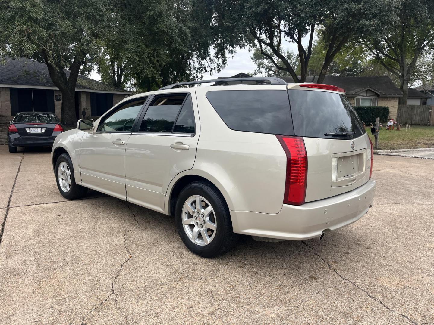 2008 GOLD Cadillac SRX V6 (1GYEE637980) with an 3.6L V6 OHV 24V engine, 5-Speed Automatic Overdrive transmission, located at 14700 Tomball Parkway 249, Houston, TX, 77086, (281) 444-2200, 29.928619, -95.504074 - Photo#3