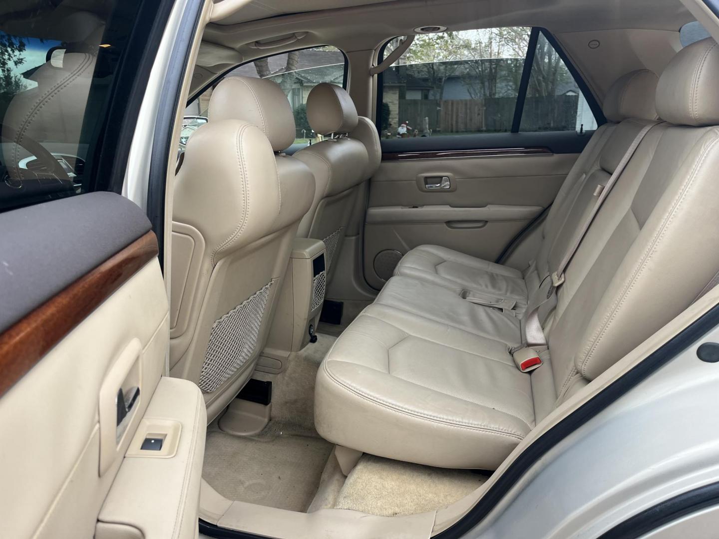 2008 GOLD Cadillac SRX V6 (1GYEE637980) with an 3.6L V6 OHV 24V engine, 5-Speed Automatic Overdrive transmission, located at 14700 Tomball Parkway 249, Houston, TX, 77086, (281) 444-2200, 29.928619, -95.504074 - Photo#8