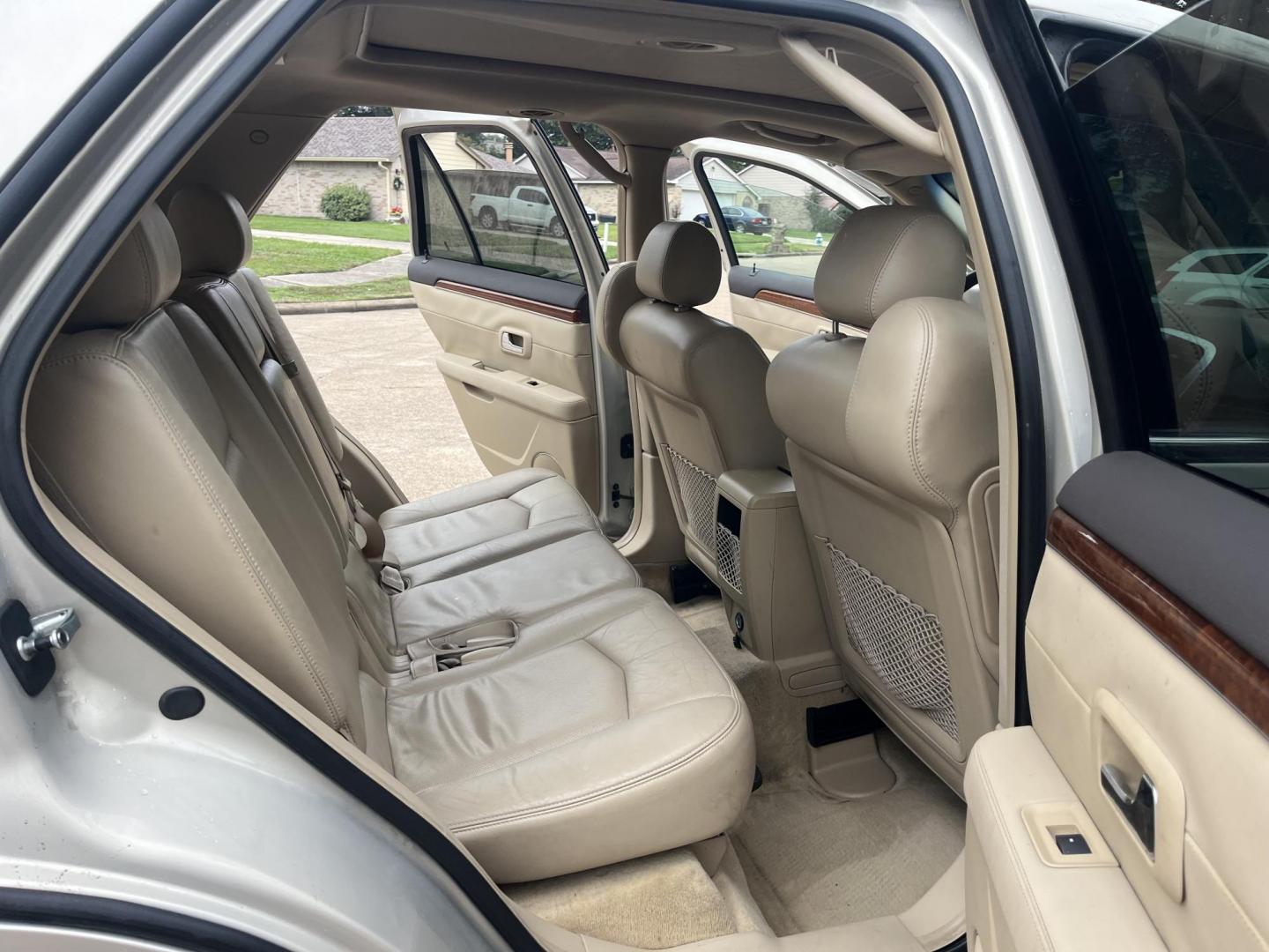 2008 GOLD Cadillac SRX V6 (1GYEE637980) with an 3.6L V6 OHV 24V engine, 5-Speed Automatic Overdrive transmission, located at 14700 Tomball Parkway 249, Houston, TX, 77086, (281) 444-2200, 29.928619, -95.504074 - Photo#11