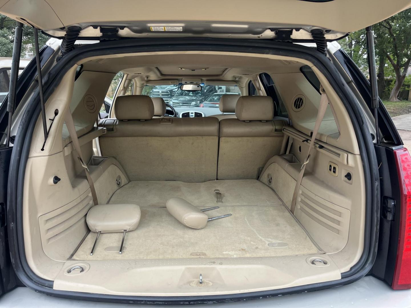 2008 GOLD Cadillac SRX V6 (1GYEE637980) with an 3.6L V6 OHV 24V engine, 5-Speed Automatic Overdrive transmission, located at 14700 Tomball Parkway 249, Houston, TX, 77086, (281) 444-2200, 29.928619, -95.504074 - Photo#12