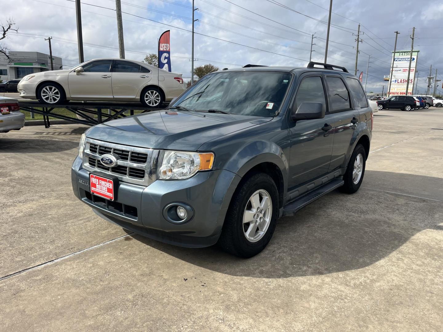 2012 blue Ford Escape XLT FWD (1FMCU0DG4CK) with an 3.0L V6 DOHC 24V engine, 6-Speed Automatic transmission, located at 14700 Tomball Parkway 249, Houston, TX, 77086, (281) 444-2200, 29.928619, -95.504074 - Photo#2