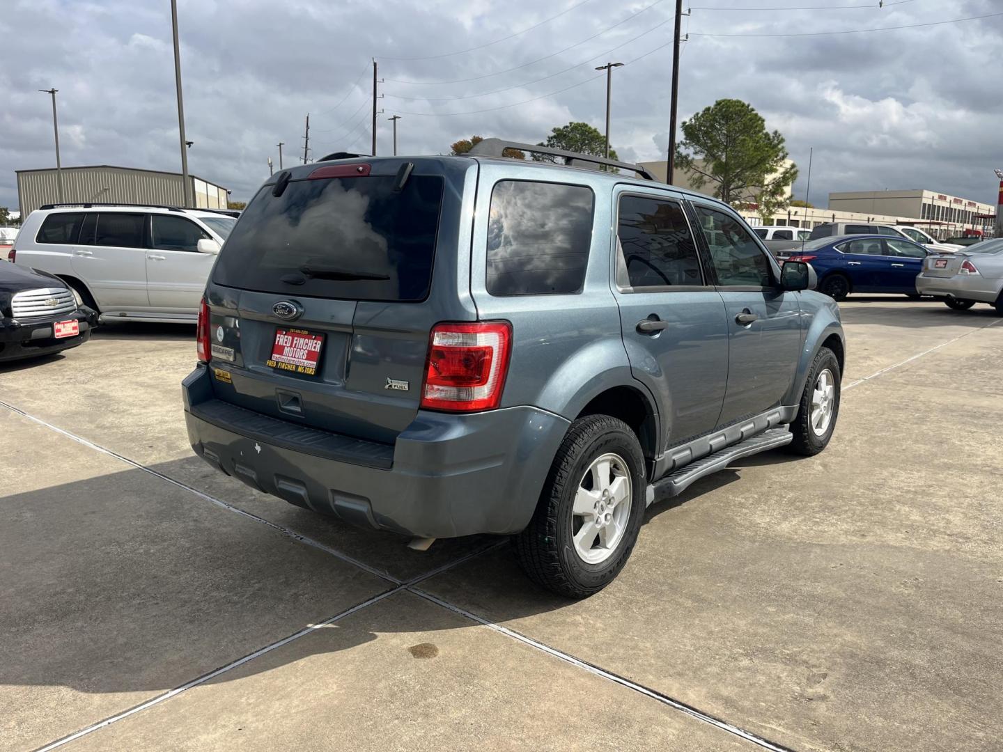 2012 blue Ford Escape XLT FWD (1FMCU0DG4CK) with an 3.0L V6 DOHC 24V engine, 6-Speed Automatic transmission, located at 14700 Tomball Parkway 249, Houston, TX, 77086, (281) 444-2200, 29.928619, -95.504074 - Photo#6