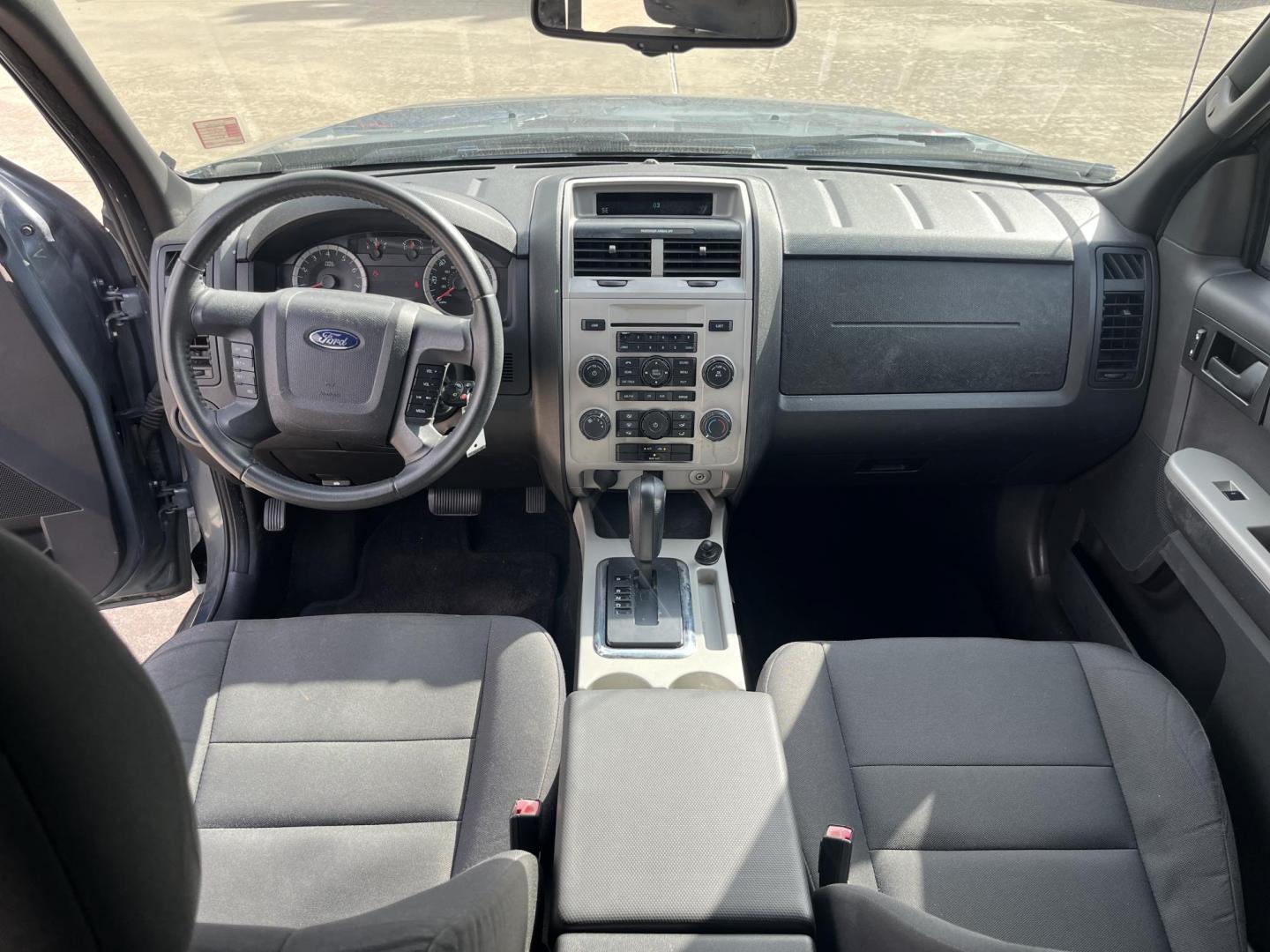 2012 blue Ford Escape XLT FWD (1FMCU0DG4CK) with an 3.0L V6 DOHC 24V engine, 6-Speed Automatic transmission, located at 14700 Tomball Parkway 249, Houston, TX, 77086, (281) 444-2200, 29.928619, -95.504074 - Photo#10