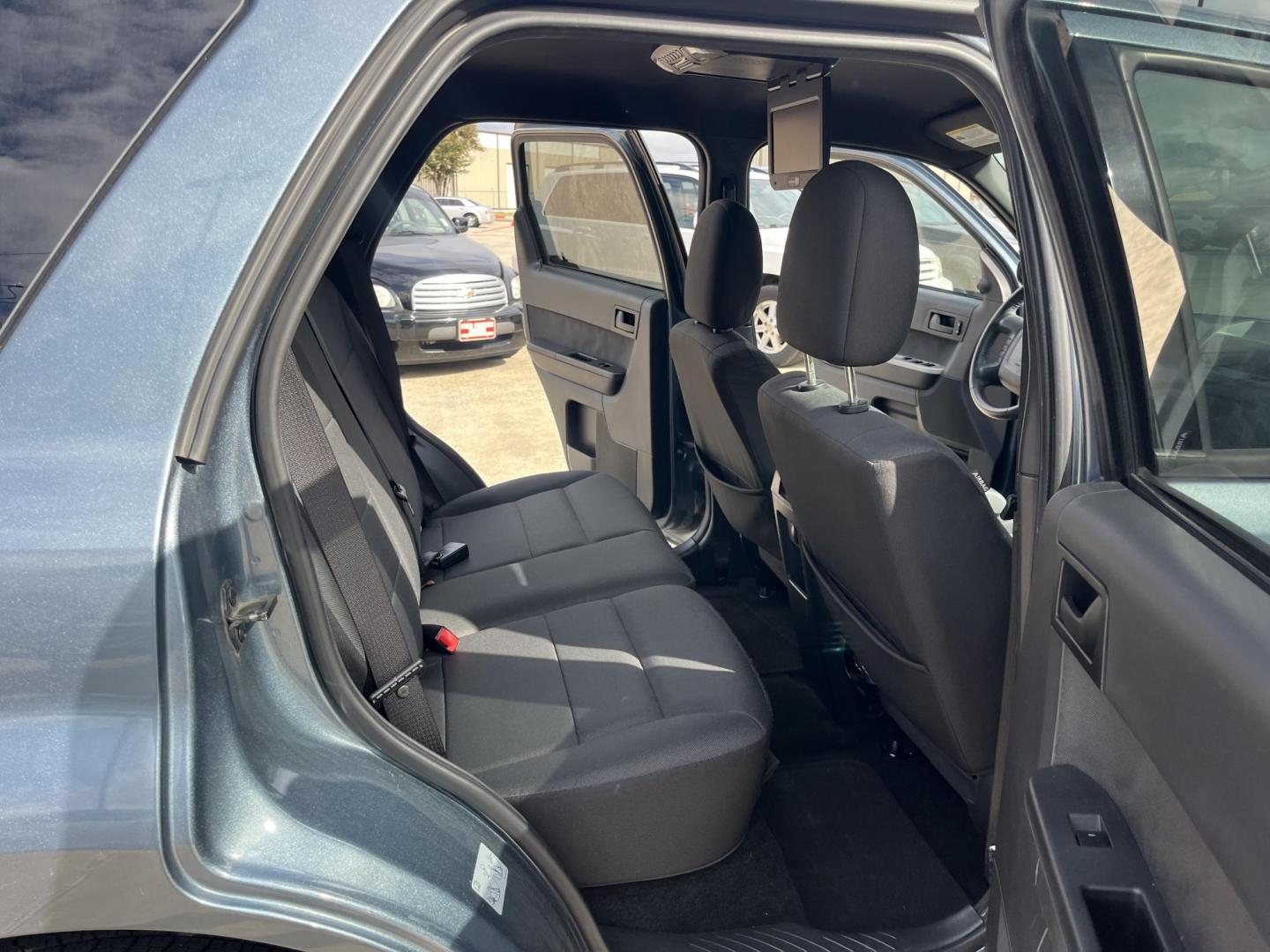 2012 blue Ford Escape XLT FWD (1FMCU0DG4CK) with an 3.0L V6 DOHC 24V engine, 6-Speed Automatic transmission, located at 14700 Tomball Parkway 249, Houston, TX, 77086, (281) 444-2200, 29.928619, -95.504074 - Photo#12