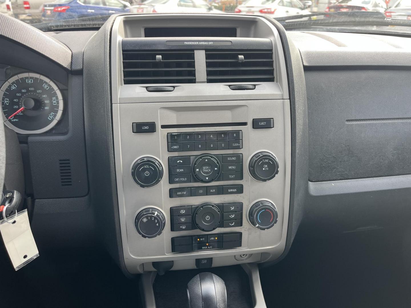 2012 blue Ford Escape XLT FWD (1FMCU0DG4CK) with an 3.0L V6 DOHC 24V engine, 6-Speed Automatic transmission, located at 14700 Tomball Parkway 249, Houston, TX, 77086, (281) 444-2200, 29.928619, -95.504074 - Photo#15