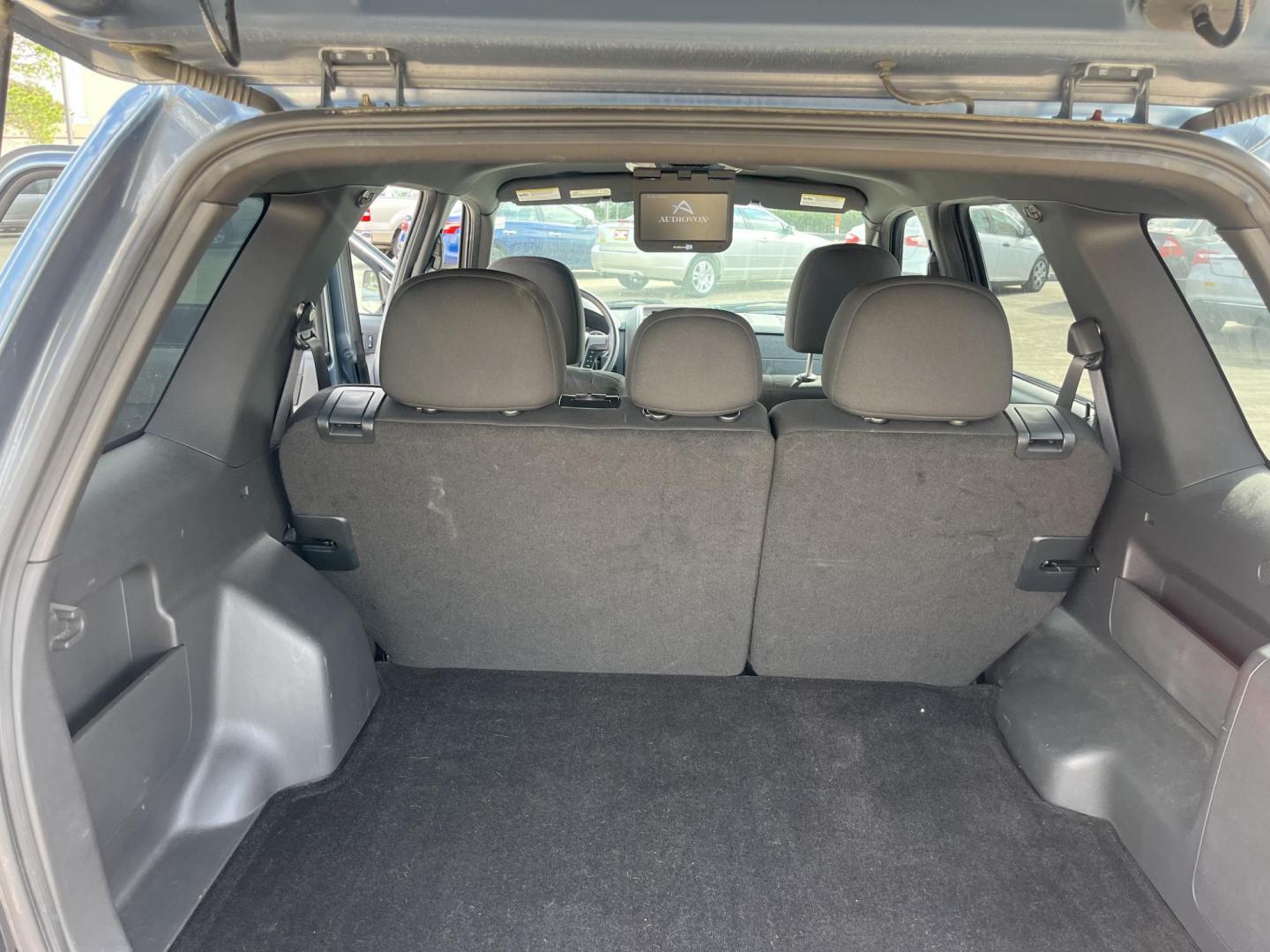 2012 blue Ford Escape XLT FWD (1FMCU0DG4CK) with an 3.0L V6 DOHC 24V engine, 6-Speed Automatic transmission, located at 14700 Tomball Parkway 249, Houston, TX, 77086, (281) 444-2200, 29.928619, -95.504074 - Photo#13