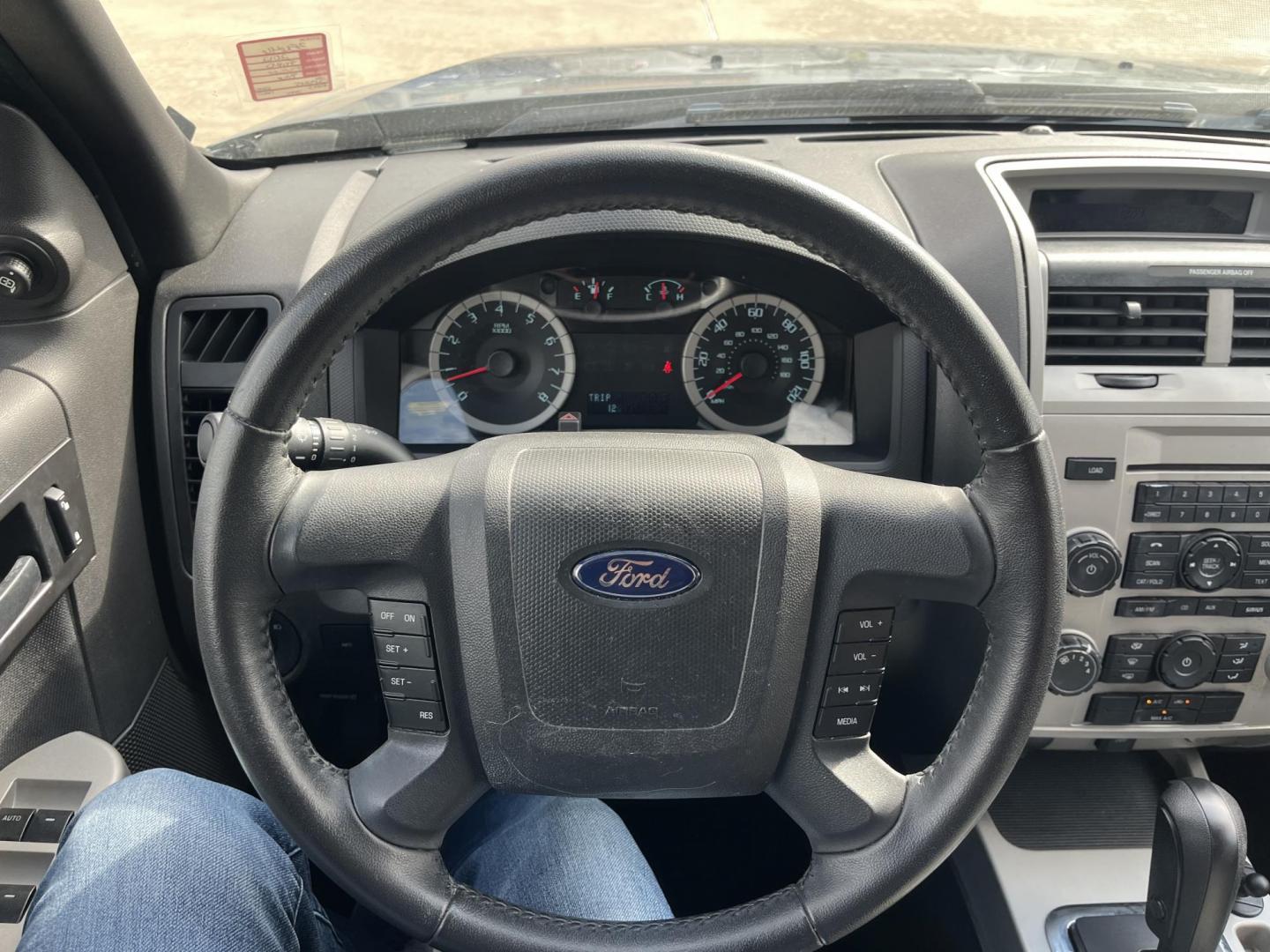 2012 blue Ford Escape XLT FWD (1FMCU0DG4CK) with an 3.0L V6 DOHC 24V engine, 6-Speed Automatic transmission, located at 14700 Tomball Parkway 249, Houston, TX, 77086, (281) 444-2200, 29.928619, -95.504074 - Photo#16